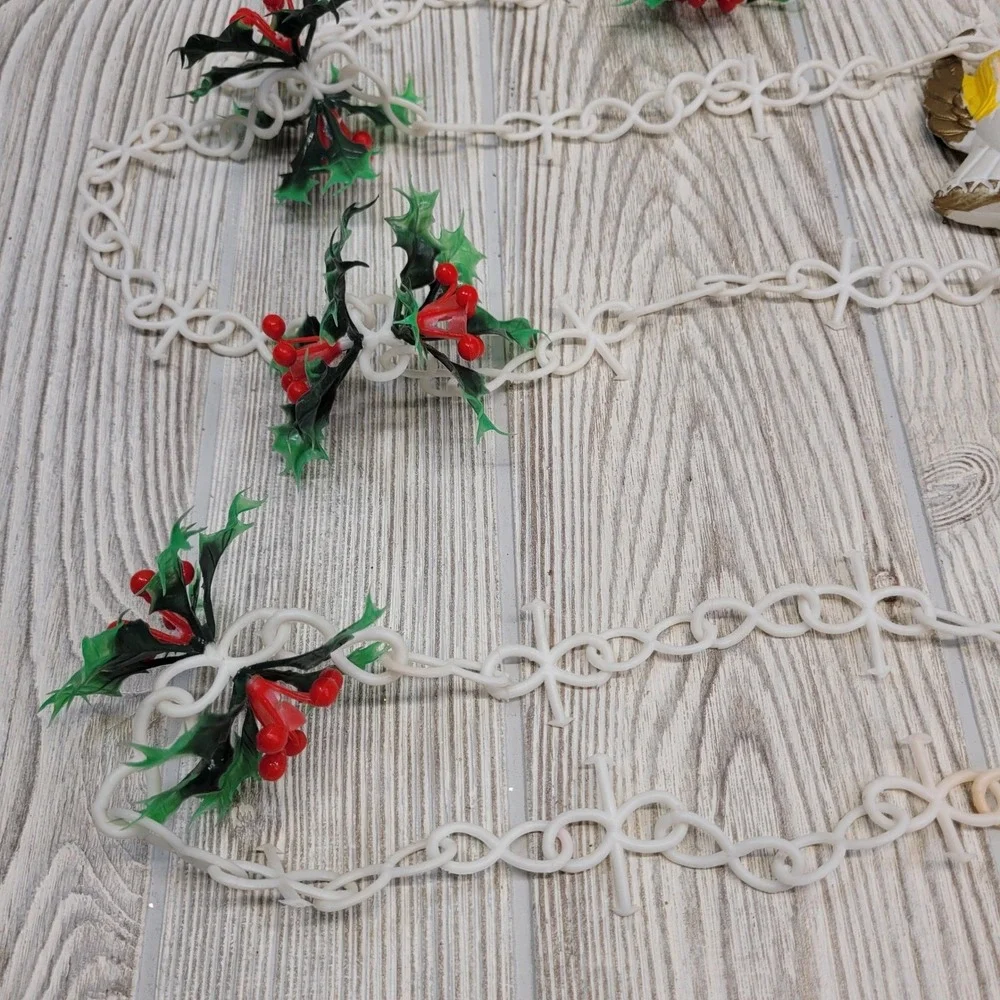 Christmas Blow Mold Angel Chain Garland Plastic Holly Berries 110‎ inch Vtg
